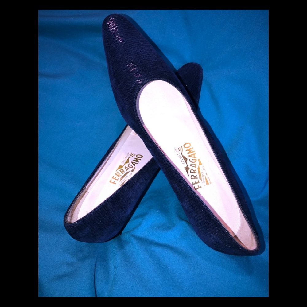 Classic Navy Blue Vintage textured leather pumps❣️